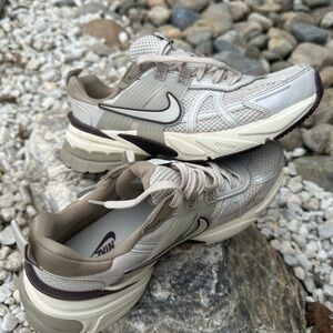 Nike V2K Ryn Women's Shoes Light Orewood/Bone
